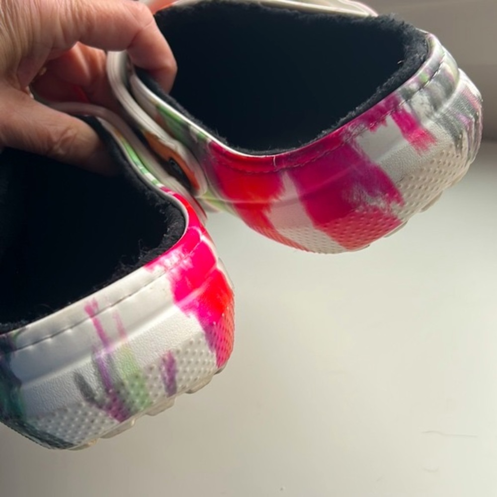 Crocs Classic Lined Tye-Dye Clog - Picture 6 of 11